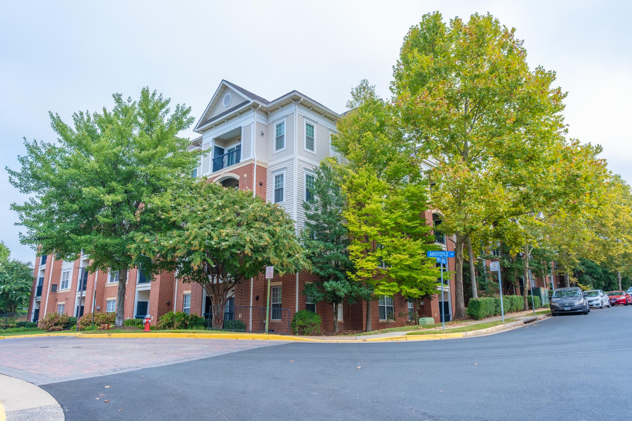 3851 Aristotle Ct #1-221 Fairfax, VA 22030