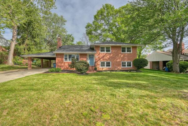 1635 Dinneen Dr McLean, VA 22101