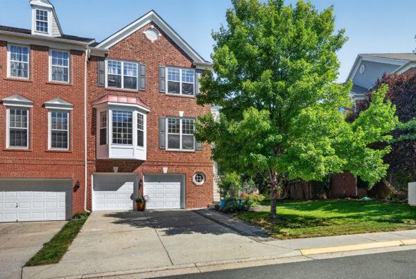 45784 Mountain Pine Sq Sterling, VA 20166
